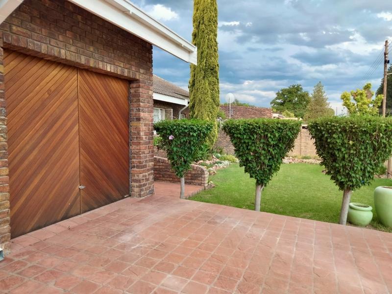 To Let 5 Bedroom Property for Rent in Douglas Northern Cape